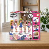 My Model Doll Design Casual Style sobre una mesa de madera