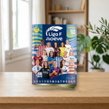 Pack Álbum + 4 Sobres Panini Liga F Moeve 2025/26 sobre una mesa de madera