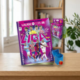 Pack Álbum + 8 Sobres + Deckbox Panini Liga Este 2025/26 sobre una mesa de madera