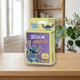 Panini Blister 10 Sobres Stitch (005271KBE10) sobre una mesa de madera