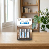Philips Pila AA LR06A4B/10 (LR06A4B/10) sobre una mesa de madera