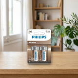 Philips Pila D (LR20A2B/10) sobre una mesa de madera