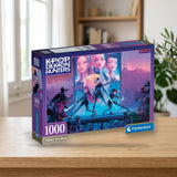 Puzzle 1000 Clementoni K-Pop Demon Hunters (37121) sobre una mesa de madera