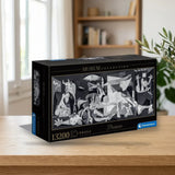 Puzzle 13200 Clementoni Guernica de Picasso (38014) sobre una mesa de madera