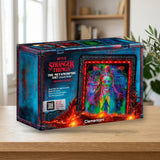 Puzzle 520 Clementoni Stranger Things Vecna - Metamorphic LED (35610) sobre una mesa de madera