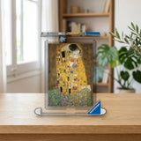 Ravensburger Puzzle 1000 Piezas El Beso Gustav Klimt 00066 sobre una mesa de madera
