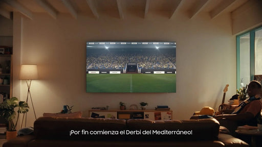 Televisor Samsung TQ75Q7F5 de 75 pulgadas en un salón