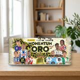 Sobre Momentum ORO Panini Adrenalyn XL LaLiga 2025/26 sobre una mesa de madera