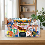 Panini Sobre Premium Adrenalyn XL LaLiga 2025-26 sobre una mesa de madera
