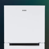 Detalle de la puerta superior del Svan SF17601ENF con apertura tipo uñero