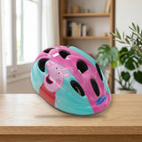 Casco Toimsa Infantil Peppa Pig (10895) - Protección y Diversión sobre una mesa de madera