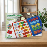 Toy Planet Aprendo Inglés sobre una mesa de madera