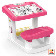 Detalle del pupitre Minnie con compartimentos de almacenamiento.

