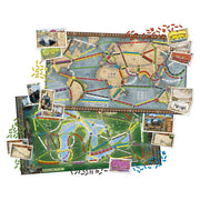 Detalle del tablero de Aventureros al Tren con rutas de tren y barco en todo el mundo.
