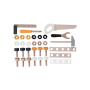 "Detalle de las herramientas y piezas del Pequetaller: martillo, serrucho y más."
